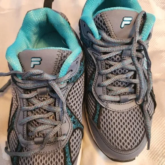 Fila Women's Sneahets, Size 7. Like new - Picture 3 of 9